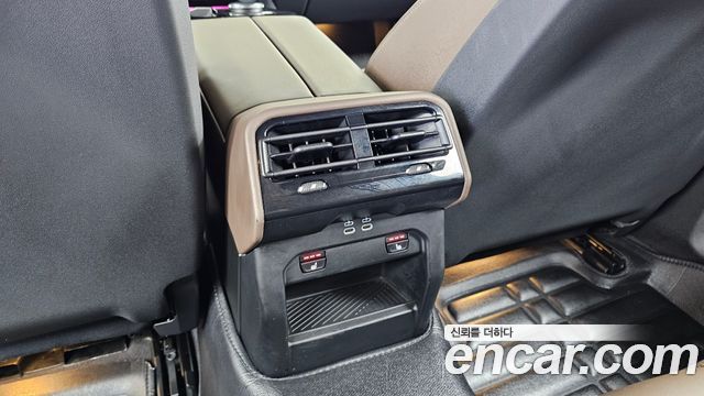 BMW 5-Series 2025 — photo 35