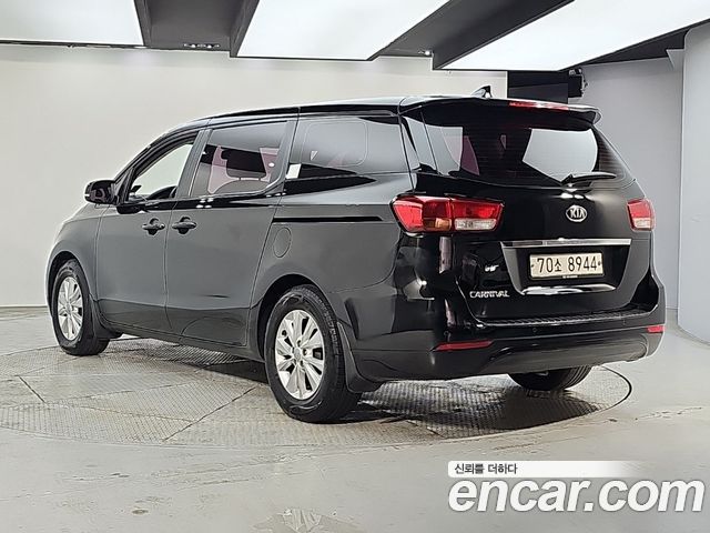 Kia Canival 2015 — photo 3