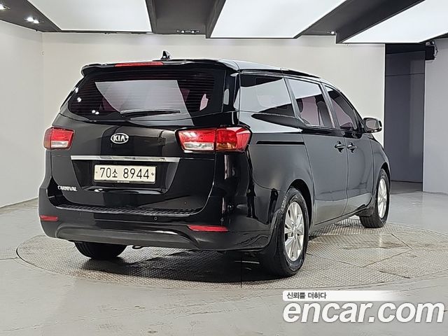 Kia Canival 2015 — photo 4