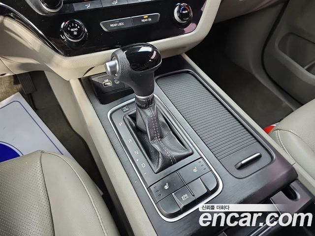 Kia Canival 2015 — photo 8