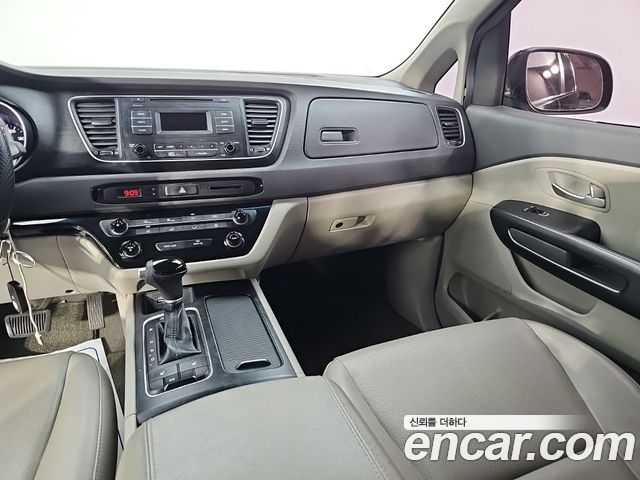 Kia Canival 2015 — photo 10