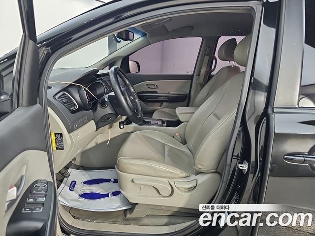 Kia Canival 2015 — photo 11