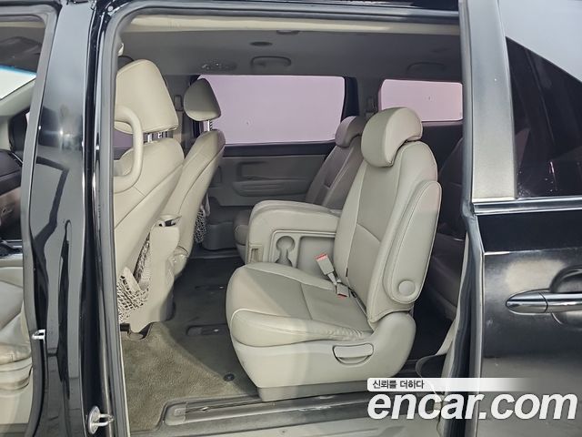 Kia Canival 2015 — photo 12