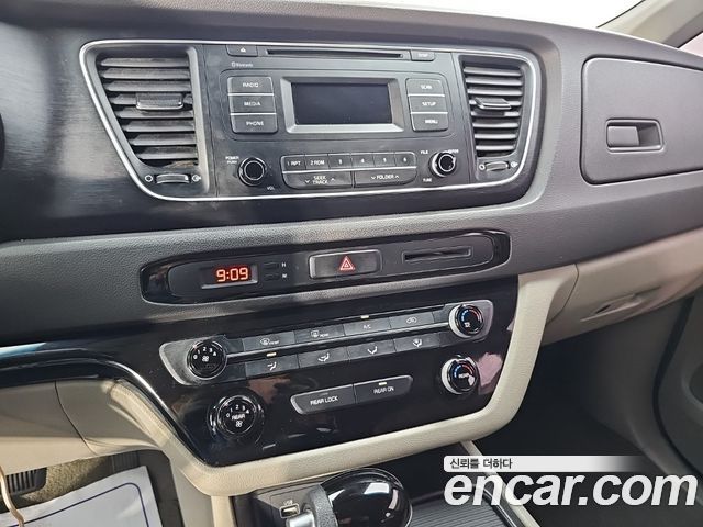 Kia Canival 2015 — photo 14