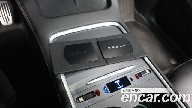 Tesla Model Y 2024 — photo 23