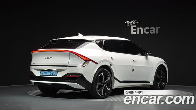 Kia EV6 2023 — photo 2