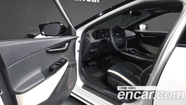 Kia EV6 2023 — photo 13
