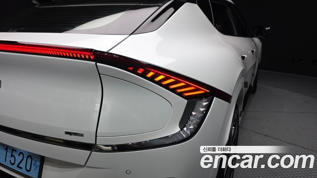 Kia EV6 2023 — photo 9