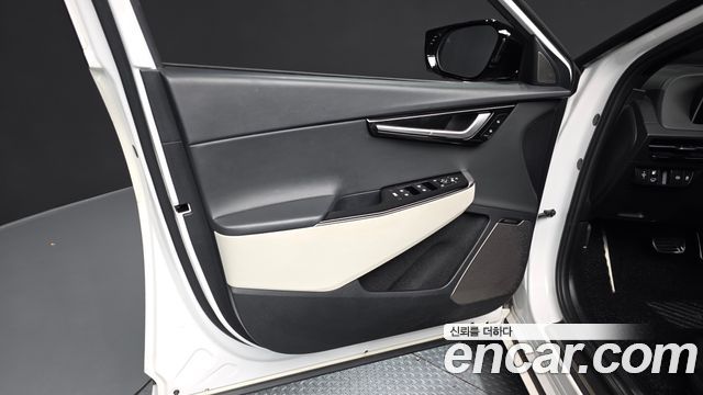 Kia EV6 2023 — photo 14