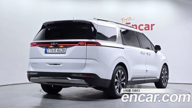 Kia Canival 2023 — photo 2