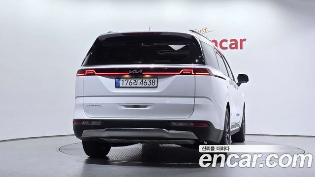 Kia Canival 2023 — photo 4