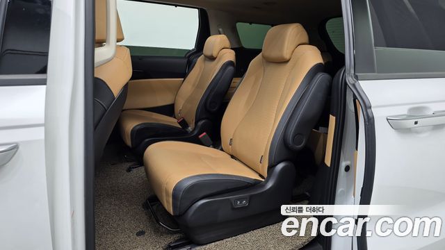 Kia Canival 2023 — photo 17