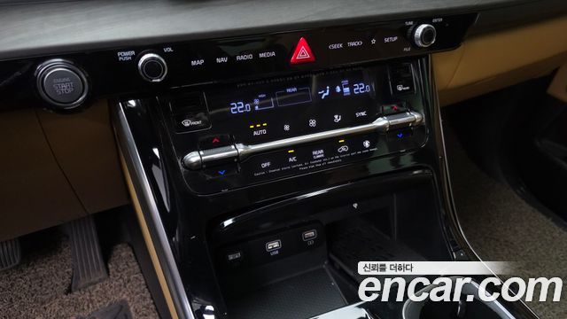 Kia Canival 2023 — photo 24