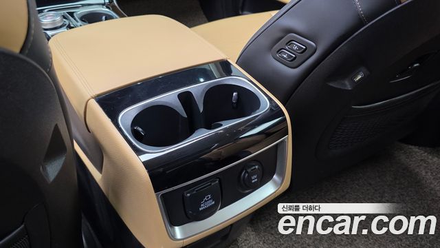 Kia Canival 2023 — photo 30