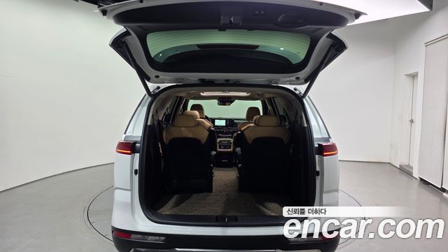 Kia Canival 2023 — photo 35
