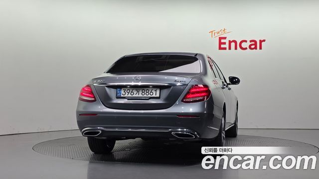 Mercedes-Benz E-Class 2020 — photo 4