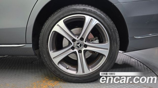 Mercedes-Benz E-Class 2020 — photo 5
