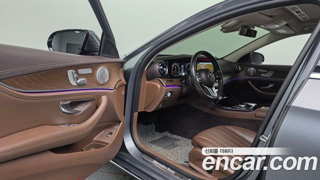 Mercedes-Benz E-Class 2020 — photo 13