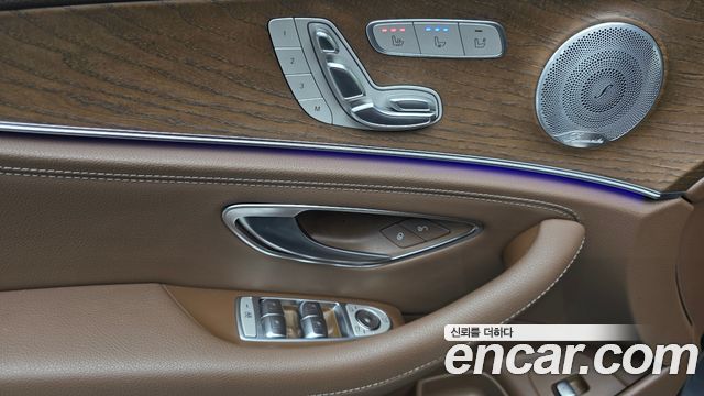 Mercedes-Benz E-Class 2020 — photo 17