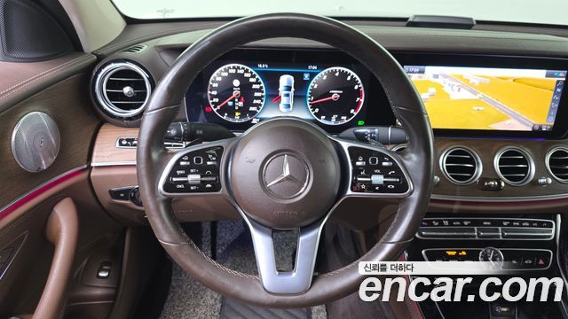 Mercedes-Benz E-Class 2020 — photo 18