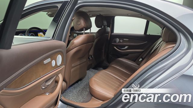 Mercedes-Benz E-Class 2020 — photo 21