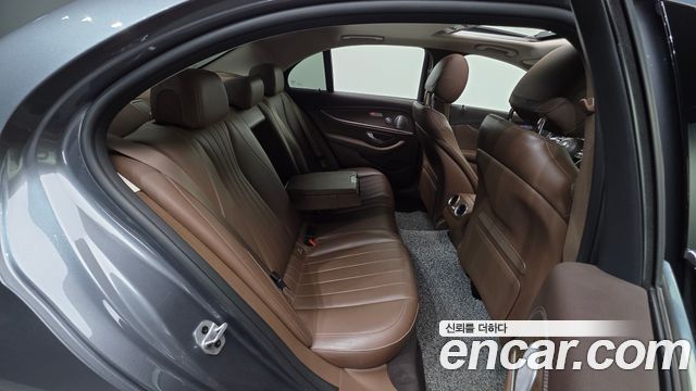 Mercedes-Benz E-Class 2020 — photo 23