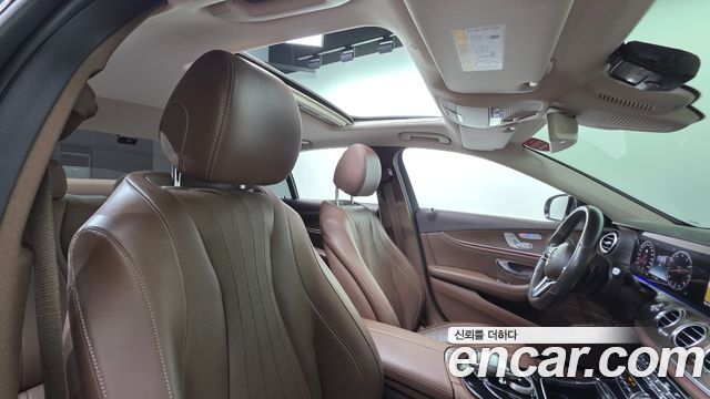 Mercedes-Benz E-Class 2020 — photo 26