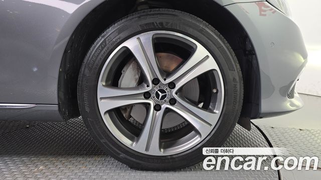 Mercedes-Benz E-Class 2020 — photo 7