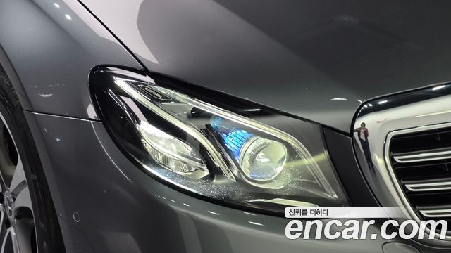 Mercedes-Benz E-Class 2020 — photo 8