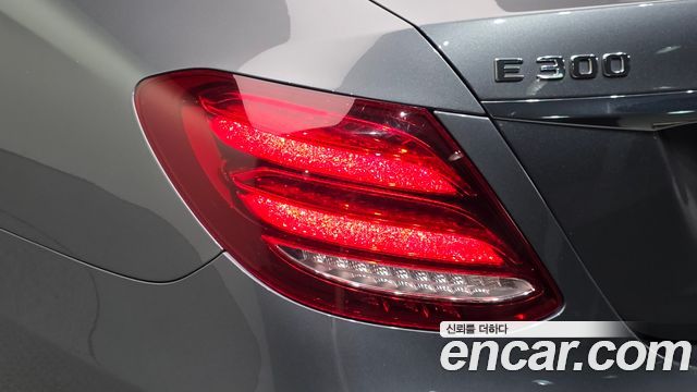 Mercedes-Benz E-Class 2020 — photo 9