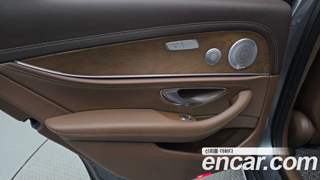 Mercedes-Benz E-Class 2020 — photo 15