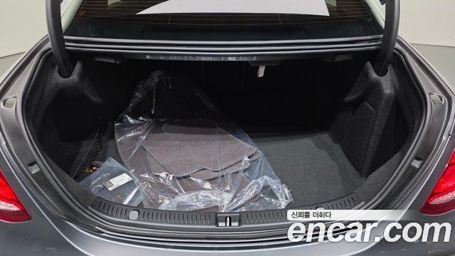 Mercedes-Benz E-Class 2020 — photo 27