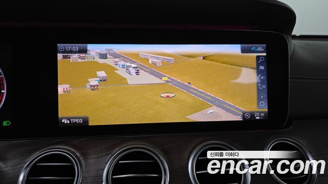Mercedes-Benz E-Class 2020 — photo 31