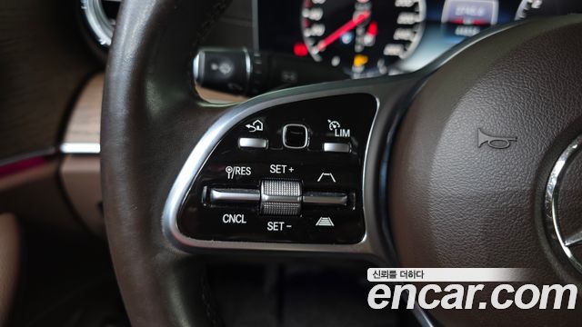 Mercedes-Benz E-Class 2020 — photo 32