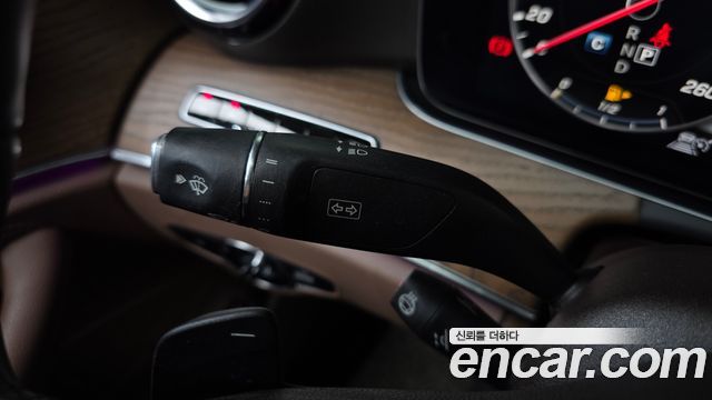 Mercedes-Benz E-Class 2020 — photo 33