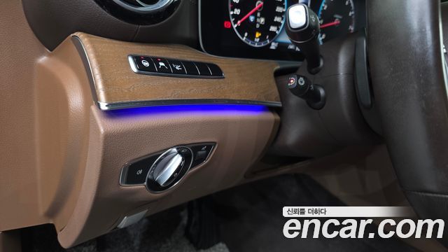 Mercedes-Benz E-Class 2020 — photo 34