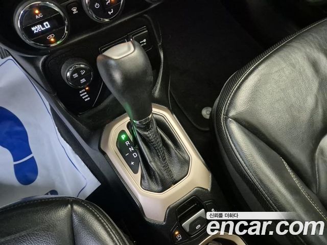 Jeep Renegade 2017 — photo 8