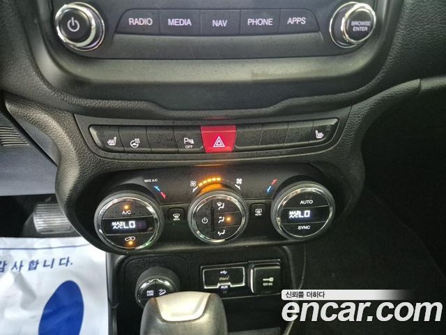 Jeep Renegade 2017 — photo 16