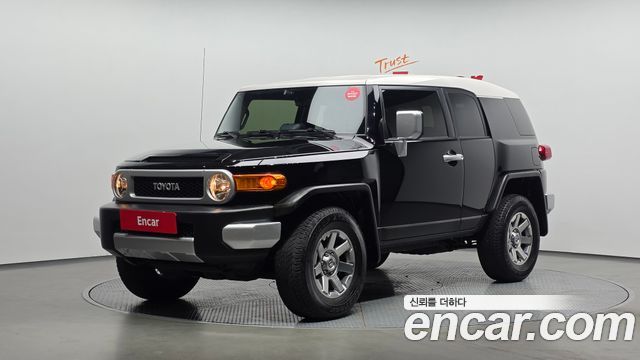 Toyota FJ Cruiser 2014 — photo 1