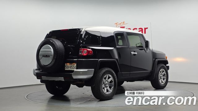 Toyota FJ Cruiser 2014 — photo 2