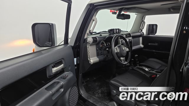 Toyota FJ Cruiser 2014 — photo 10