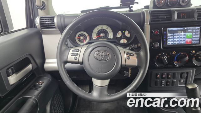 Toyota FJ Cruiser 2014 — photo 13