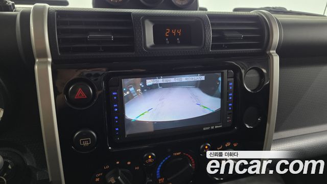 Toyota FJ Cruiser 2014 — photo 16