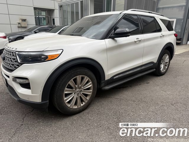 Ford Explorer 2022 — photo 1