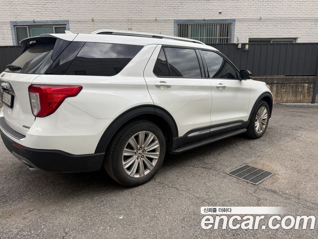 Ford Explorer 2022 — photo 2