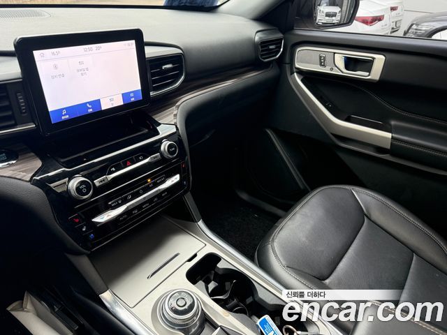 Ford Explorer 2022 — photo 9