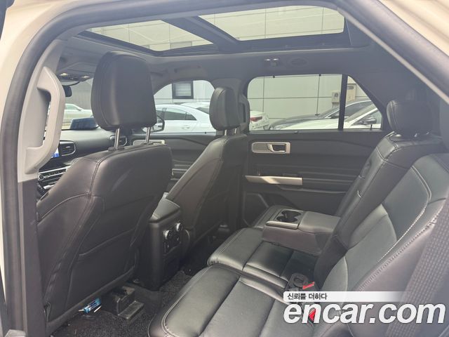 Ford Explorer 2022 — photo 11
