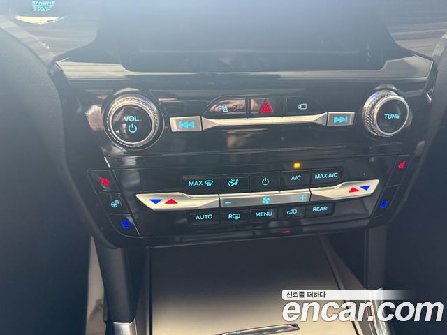 Ford Explorer 2022 — photo 14