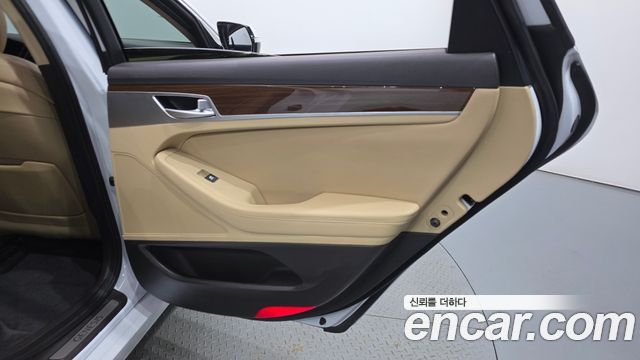 Genesis G80 2018 — photo 15