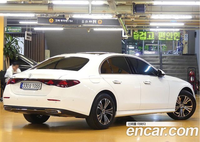 Mercedes-Benz E-Class 2026 — photo 2